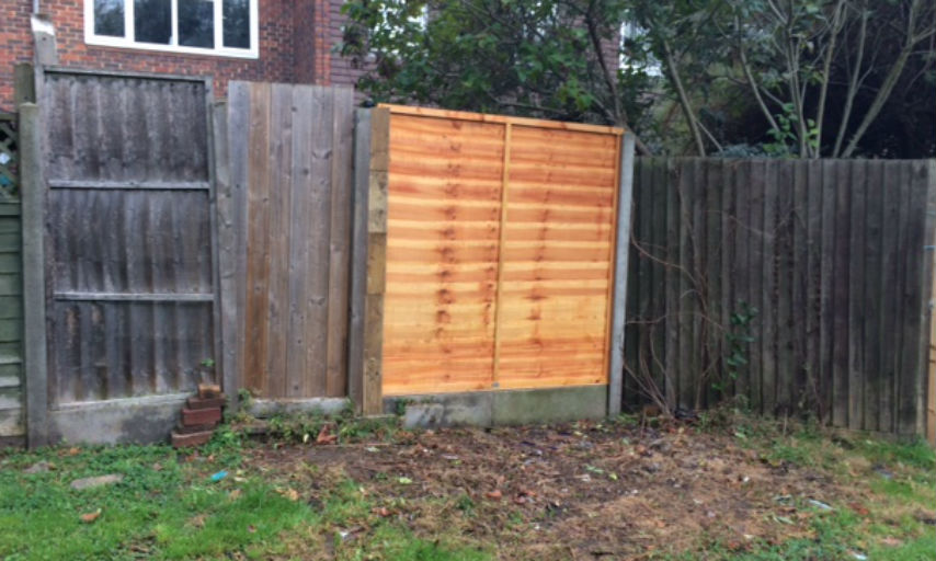 The offending fence has now been fixed.