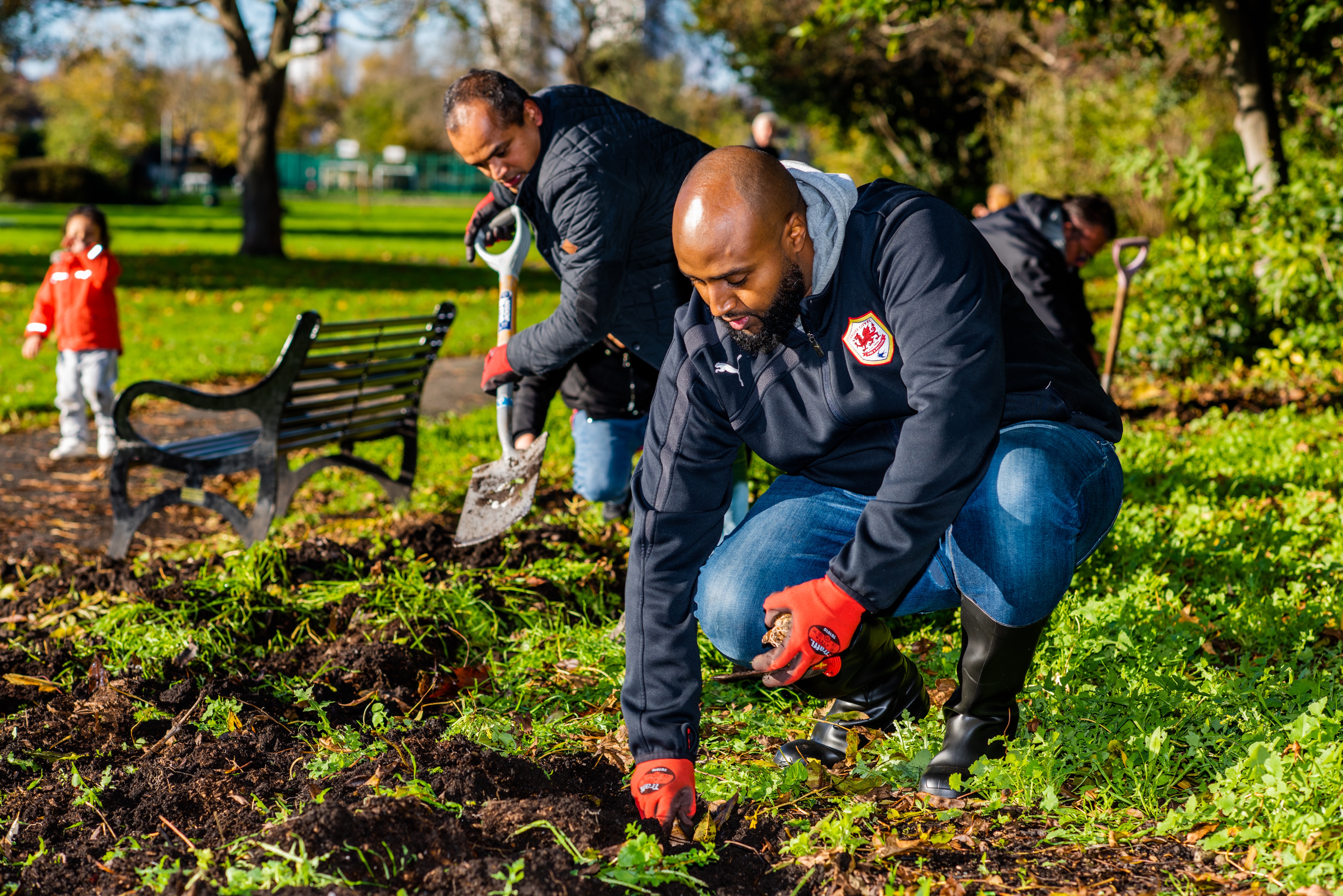 Cllrs Adel Khaireh and Jit Ranabhat plant bulbs in Plumstead Gardens