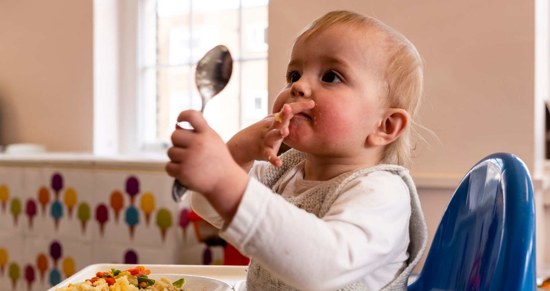 child eating lunch