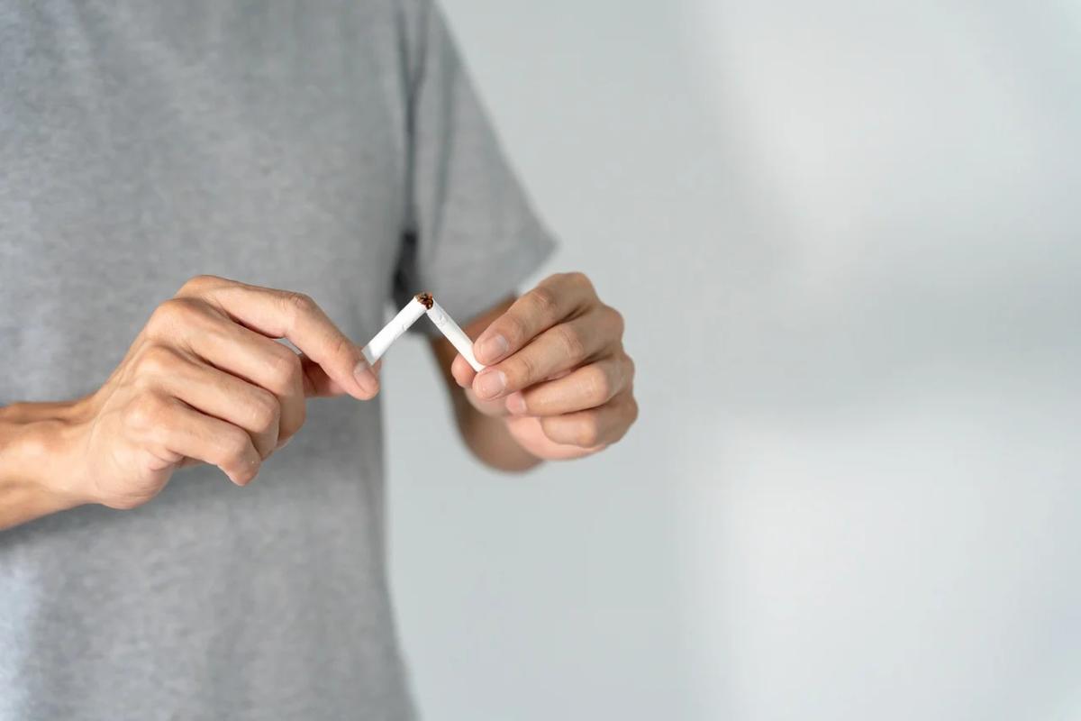 someone breaking a cigarette