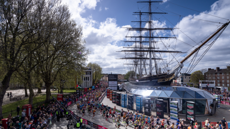 View of a run taking place around Cutty Sark