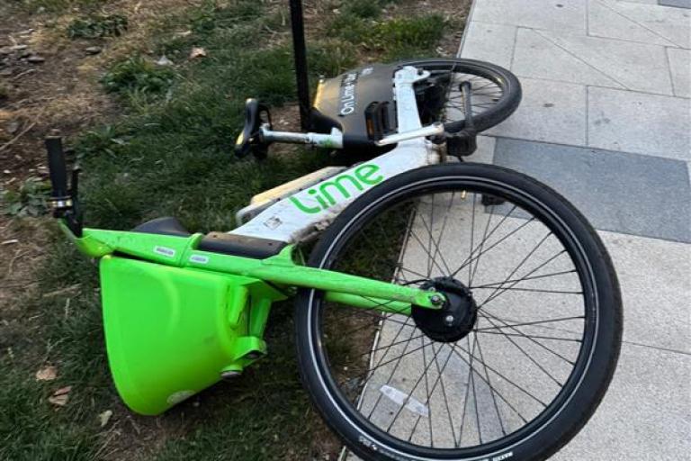 Image showing a dockless bike left on a Greenwich pavement